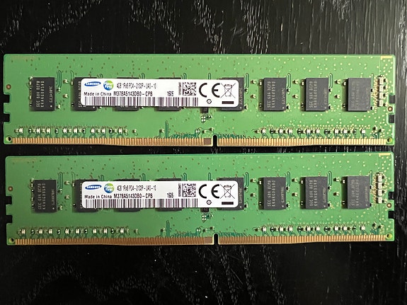Samsung DDR4 2*4GB RAM-muistit