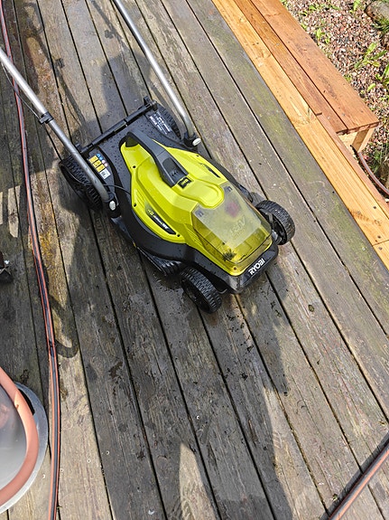 Ryobi ruohonleikkuri akkukäyttöinen