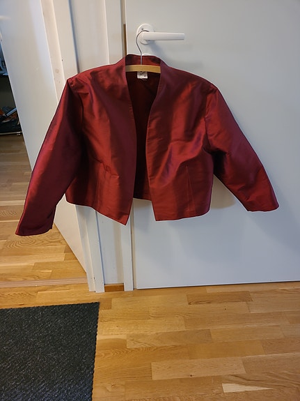 Silkkinen juhlabolero 46