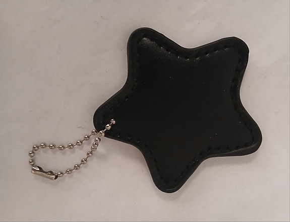 Musta tähti bag charm