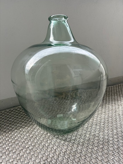 Iso vanha lasipullo