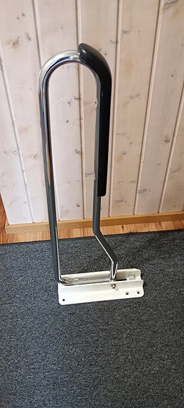 Kylpyhuoneen tukitanko