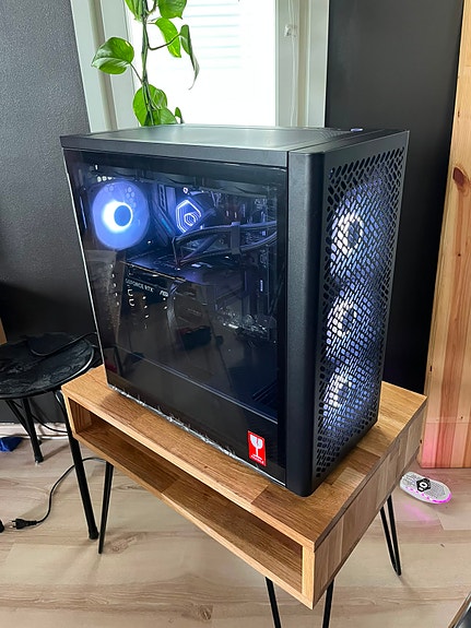 Pelikone 9600x, RTX 5060ti 8gb, 32gb DDR5, 500gb m.2 + 1tb m.2 , W11 pro