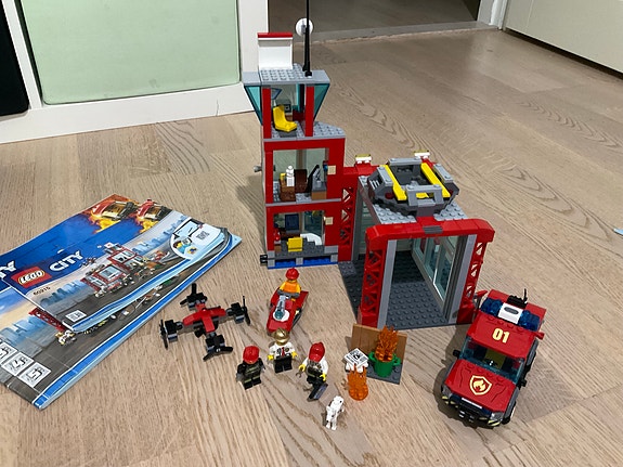 LEGO City paloasema 60215