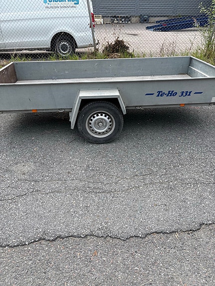 Te-Ho 331, peräkärry kipillä, harmaa