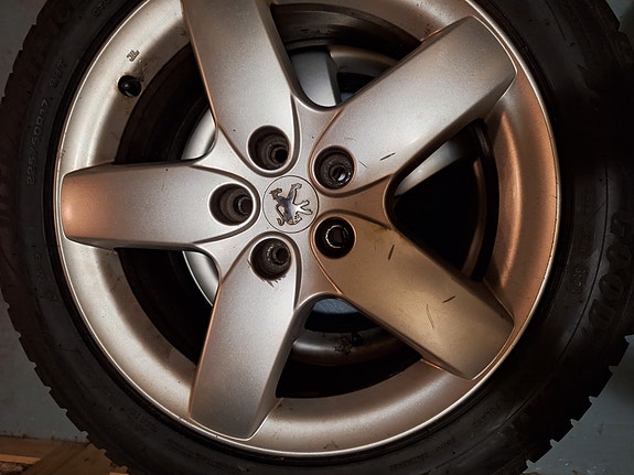 Kitkarenkaat Peugeot Aluvanteilla 17"