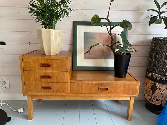 Kaunis Teak lipasto