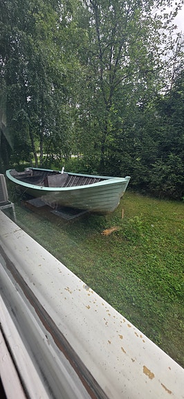 Iso kuidutettu puuvene