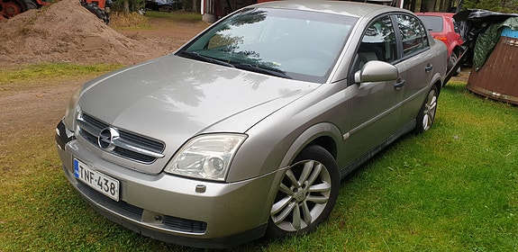 Opel Vectra C 1.8 osiksi tai korjattavaksi.