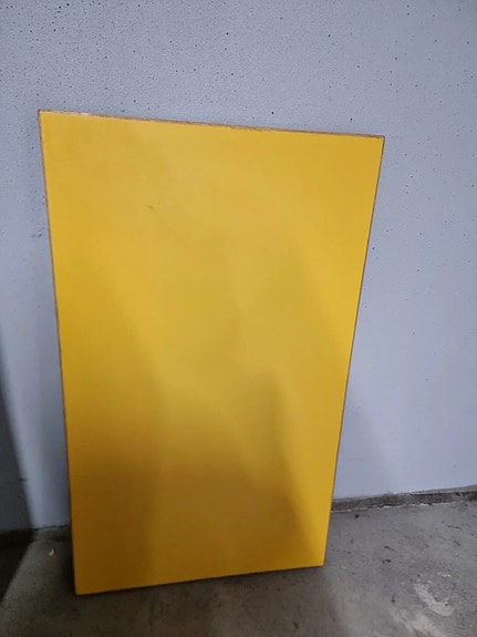 Artek 80b pöytä keltainen laminaatti