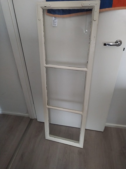 Vanha ikkuna karmit maalattu 40€