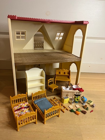 Sylvanian Families nukkekoti ja kalusteita