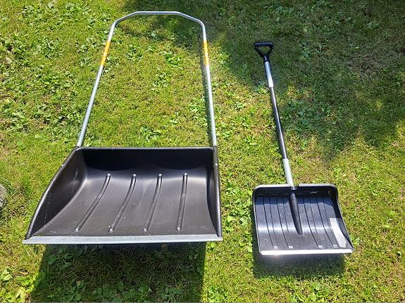 Fiskars lumikola ja lumentyönnin