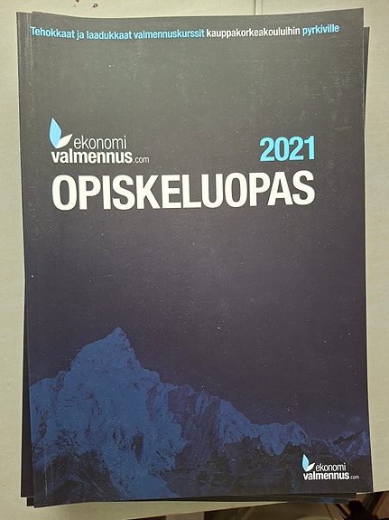 Ekonomivalmennus 2021 liiketalouden ja taloustieteen valmennuskirjat