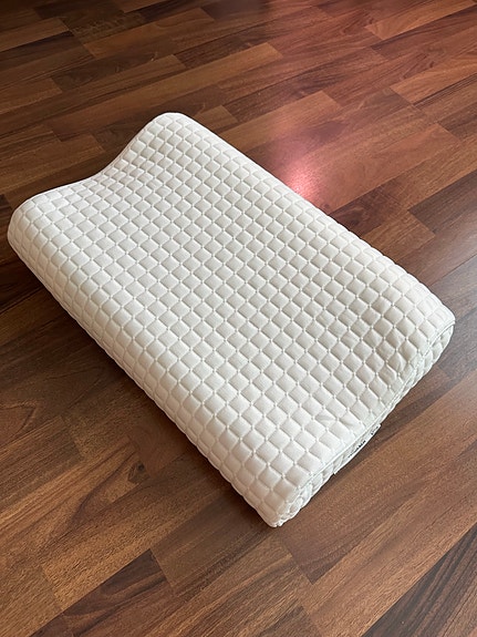 IKEA ROSENSKÄRM ergonominen tyyny