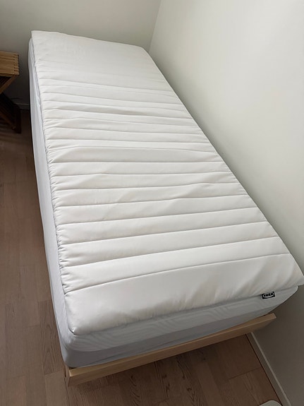 IKEA NÄSFJÄLLET valkoinen sijauspatja 80 x 200