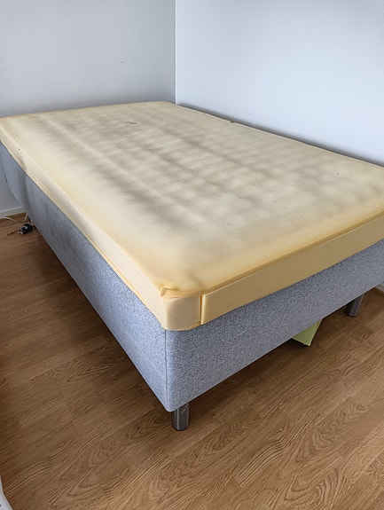 Sängynrunko ja joustinpatja 120cm
