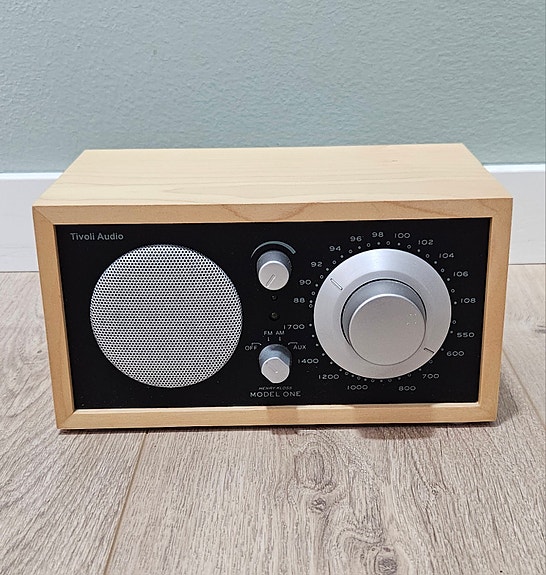 Tivoli Audio Model One -pöytäradio