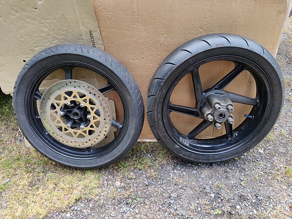 Honda NSR 125 Kevarin Renkaat vanteineen