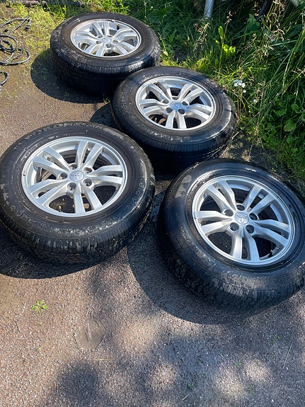 Mitsubishi hyvät Outlander alut ja kesärenkaat 215-70-16