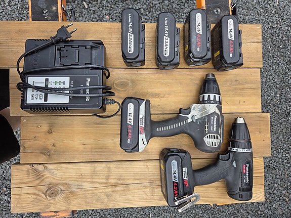 Panasonic 14,4V akkuporakonesetti latureineen ja akuilla