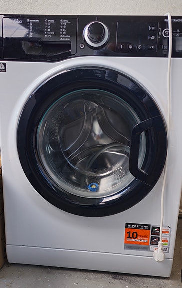 Whirlpoolin edestä täytettävä pyykinpesukone, lähes käyttämätön