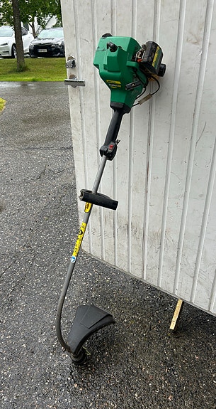 Weed Eater FeatherLite Trimmeri bensakäyttöinen