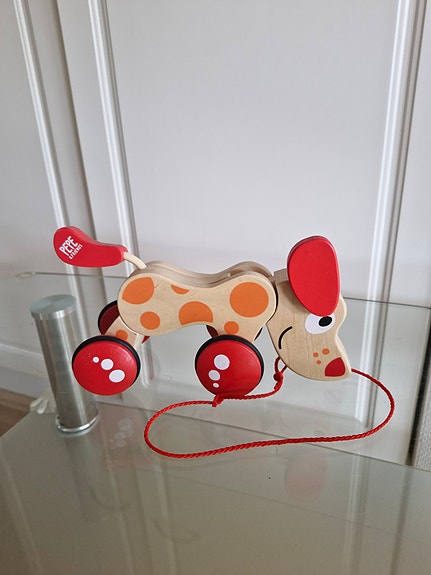 BRIO puinen vedettävä koira lelu
