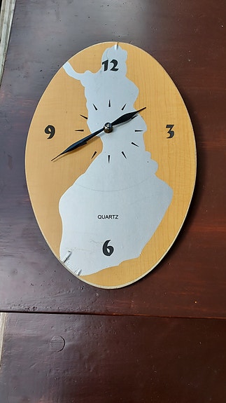 Toimiva seinäkello Suomen kartalla