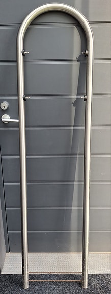 Postilaatikon jalusta / jalka Bobi Round  165x41cm, rosteri