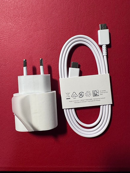 Apple USB-C 20w laturi ja kaapeli