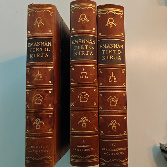 Emännän tietokirja -kirjasarja, osat I, II ja IV