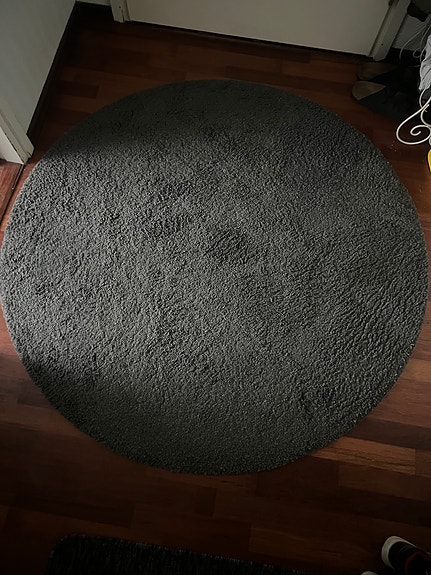 Pyöreä matto harmaa. Halkaisija 130cm