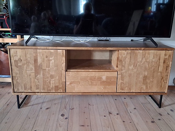 Täyspuinen TV taso