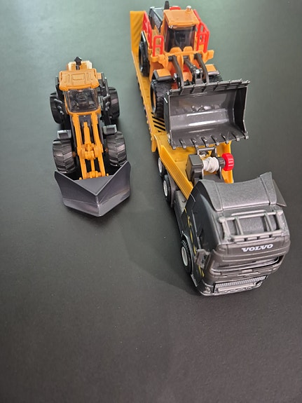 Volvo lavetti & 2 pyöräkuormaajaa