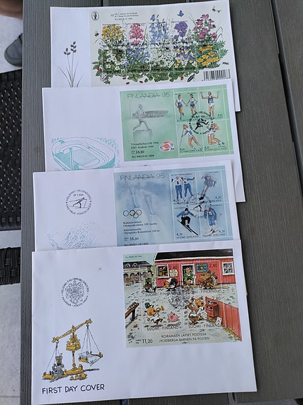 Keräilypostimerkkikuoret leimalla