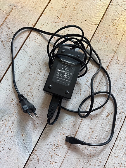 Hirobo Lithium polymer battery charger 7.4v laturi