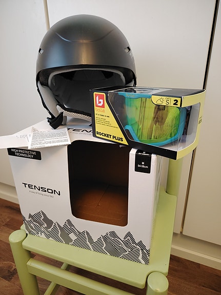 Tenson laskettelukypärä ja Bolle laskettelulasit