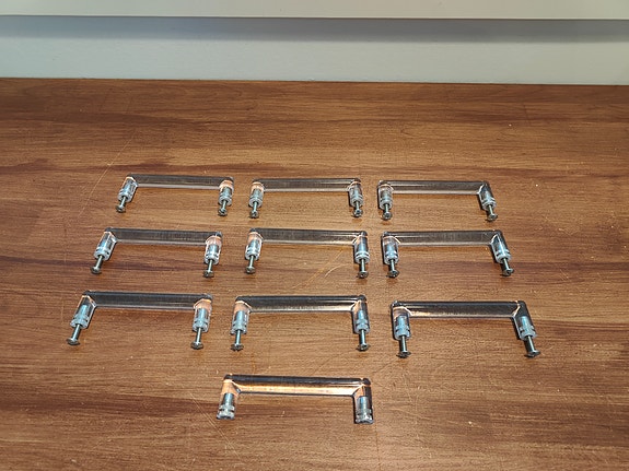 Muoviset vetimet kaappeihin / laatikoihin
