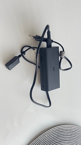 DJI kameran laturi / virtalähde mavic 2 sarjan akuille