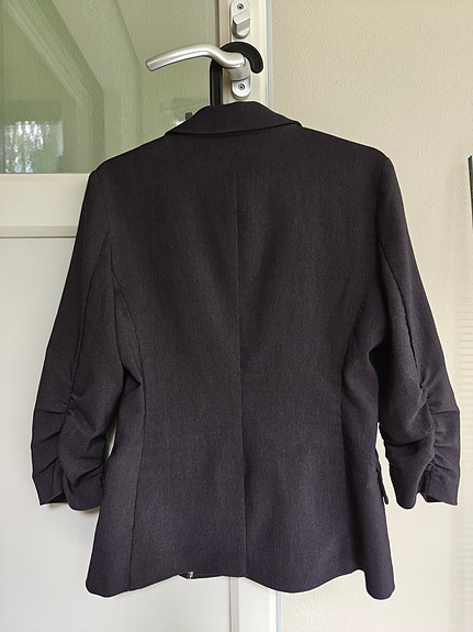 H&M:n harmaa pikkutakki kokoa 38