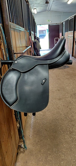 Wintec hart 500 jump 16.5