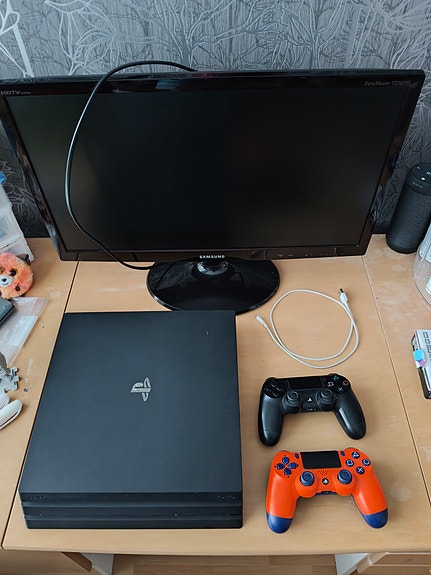 Ps4 pro 1tb + näyttö/tv