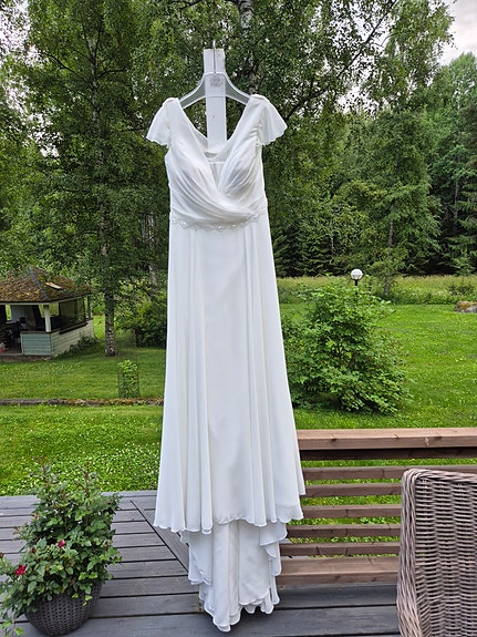 Romanttinen hääpuku, koko 44
