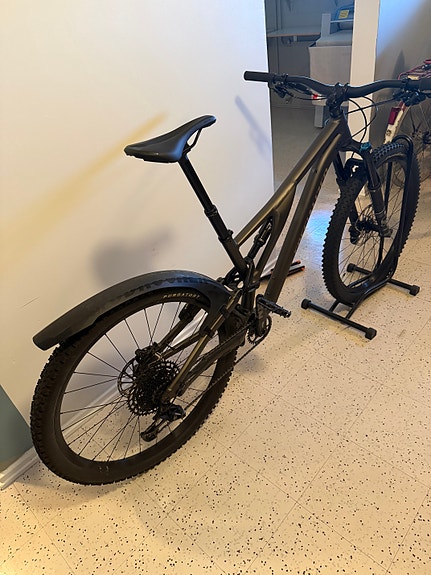 Specialized täysjousitettu maastopyörä