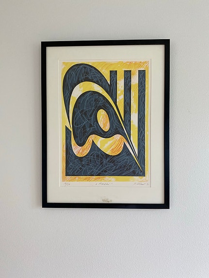 Signeerattu ja numeroitu grafiikkavedos kehystetty