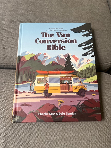 The Van Conversion Bible-kirja pakettiauton camper-muunnoksesta