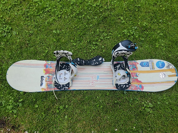 Burton lumilauta siteillä