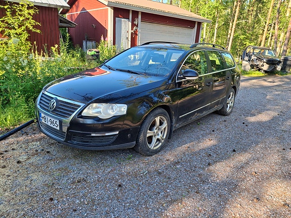 Myydään autoja varaosina