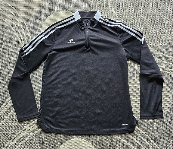 Adidas tekninen urheilupaita, koko XL.